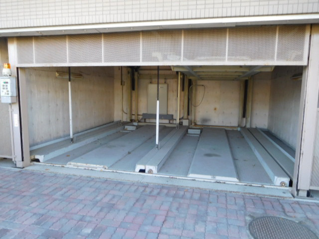 イスズベル八代の駐車場