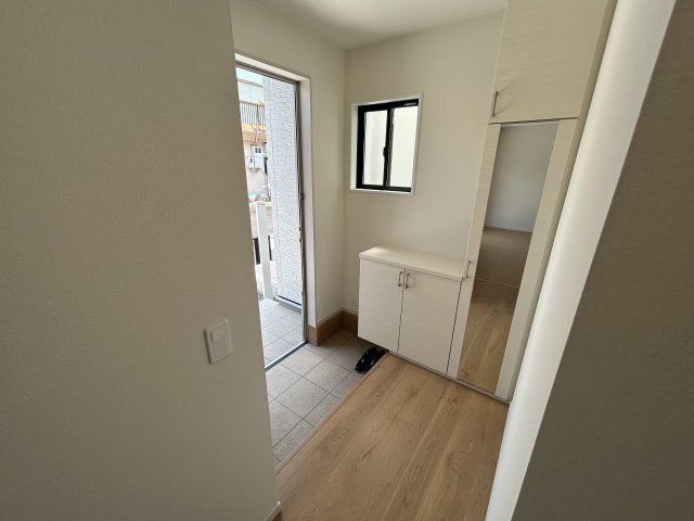 神戸市西区玉津町今津新築戸建１号棟の玄関