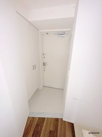 TLRレジデンス本町WEST　仲介手数料無料の玄関