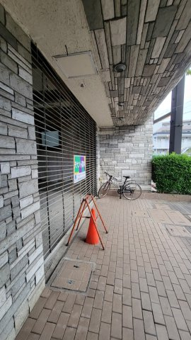 メゾンドビルのエントランス