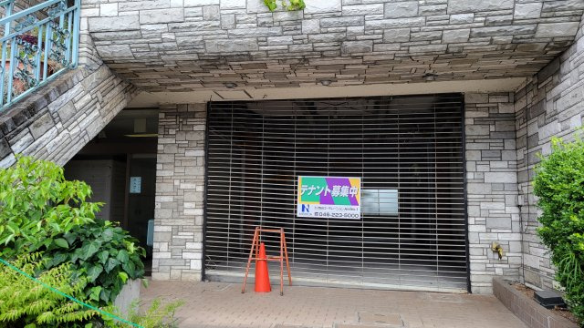 メゾンドビルのエントランス