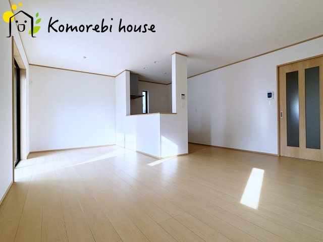 さいたま市西区指扇775番　新築一戸建て　ハートフルタウン　Bの居間・リビング|こちらのリビングで趣味の時間をお楽しみください