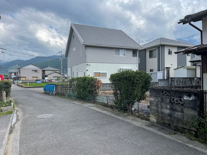 北内町3丁目　売土地の前面道路含む現地写真
