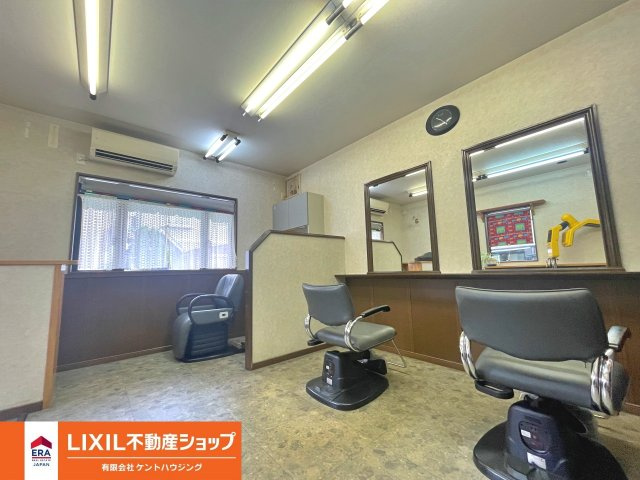 店舗付住宅　千代川町小林前田の内装|店舗部分（元美容室）