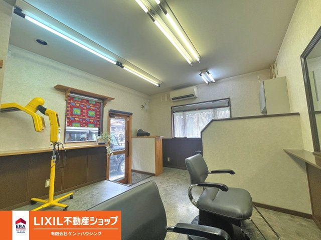 店舗付住宅　千代川町小林前田の内装|店舗部分（元美容室）