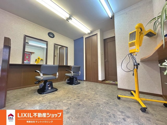 店舗付住宅　千代川町小林前田の内装|店舗部分（元美容室）