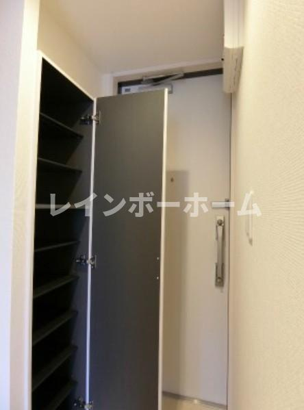 リブリ・白子の玄関
