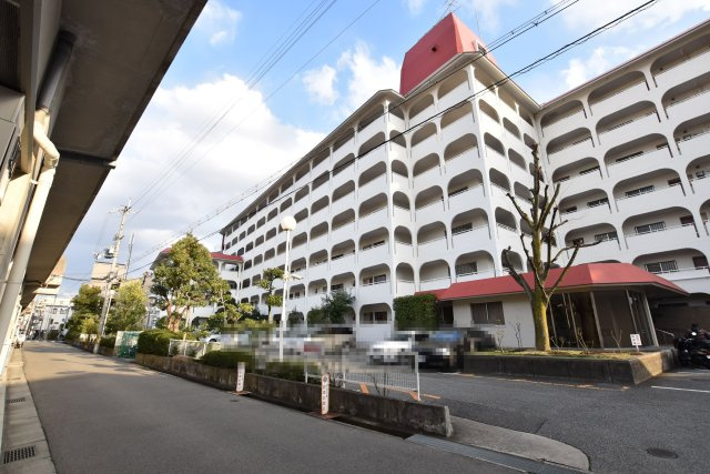 ローズハイツ夙川の外観|3沿線利用可能立地×2025年6月リフォーム済の中古マンションです。
即日のご内覧可能！皆様からのご連絡を心よりお待ちしております。