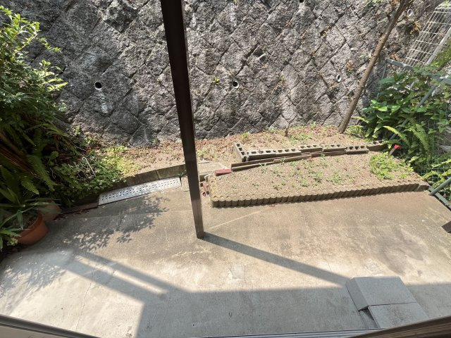 深阪貸家の庭