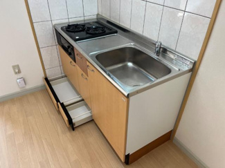 【キッチン】 | エミスフェール | 足元にも収納あります