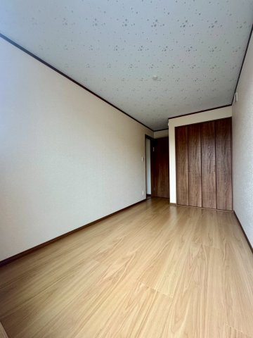 寝屋川市黒原橘町の洋室