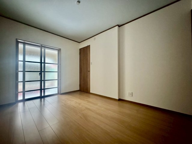 寝屋川市黒原橘町の洋室