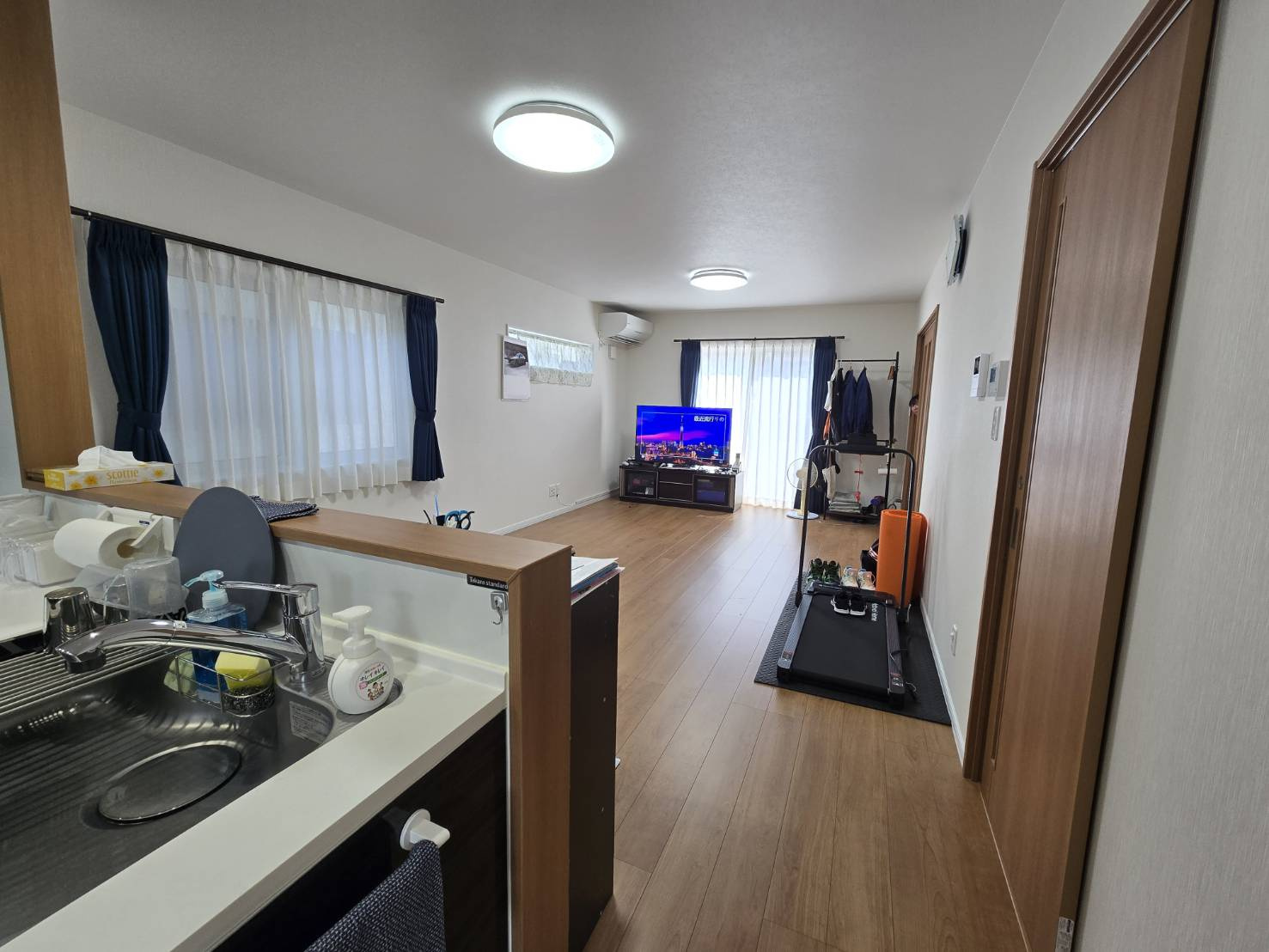 八戸市大字糠塚字長久保 中古住宅コンノハウス施工の居間・リビング