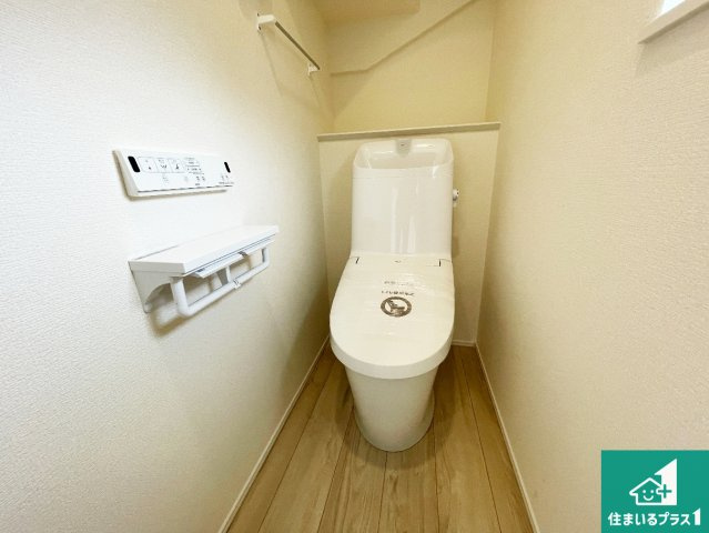 宇治市五ケ庄上村　第25-1期　新築一戸建てのトイレ|1・2階の2ヶ所にあるので、朝の忙しい時間の順番待ちもなく、深夜の利用にも大変便利です。
