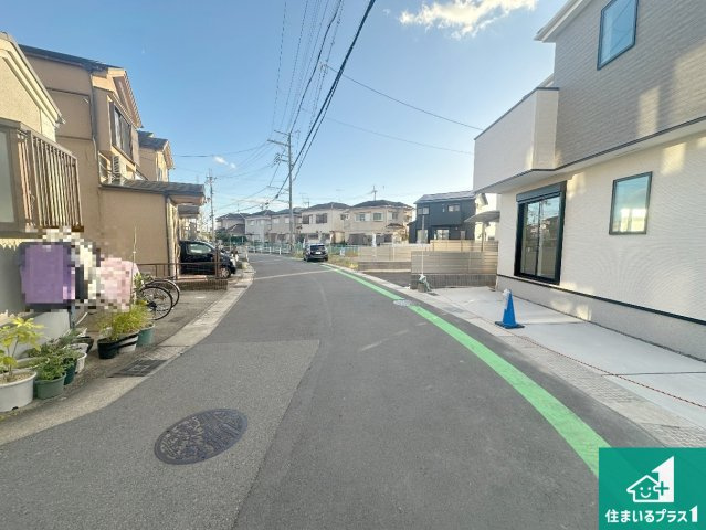 宇治市五ケ庄上村　第25-1期　新築一戸建ての前面道路含む現地写真|周辺は閑静な住宅街！前面道路広々で車の出し入れも便利です。駐車が苦手な方でも安心して車庫入れできます！