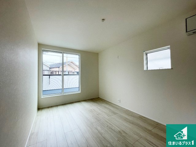 宇治市五ケ庄上村　第25-1期　新築一戸建ての洋室|シンプルな洋室は、自分好みのインテリアが楽しめます♪ご家族とインテリアや家具を選びに行くのは新築購入時の醍醐味の一つです。ぜひお楽しみください♪