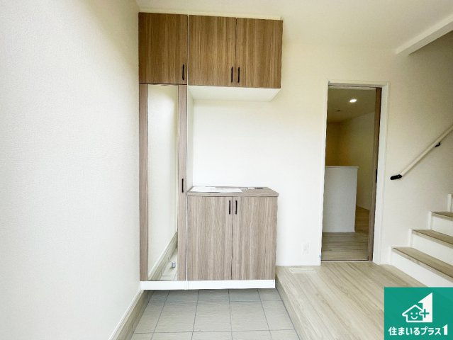 宇治市五ケ庄上村　第25-1期　新築一戸建ての玄関|シューズボックスにはたくさんの靴が収納できるので玄関周りはいつもスッキリ！ご家族が増えても安心！