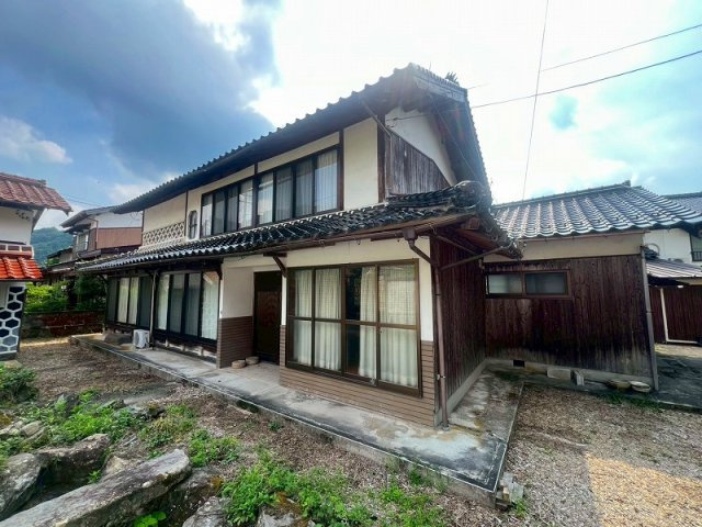 西伯郡伯耆町上細見　中古戸建の外観|和風住宅になります。
約54坪となっております。