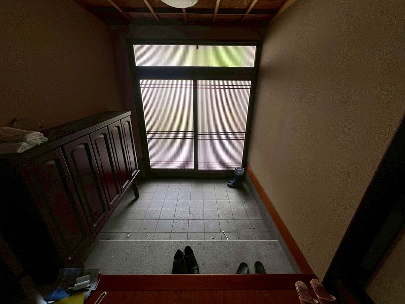 西伯郡伯耆町上細見　中古戸建の玄関|玄関写真です。