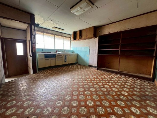 西伯郡伯耆町上細見　中古戸建のキッチン|ダイニングキッチンです。