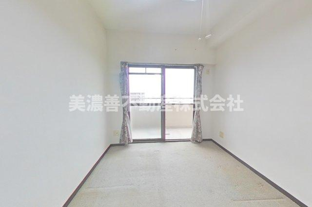 ６５２５３　テラスノバ穂積の洋室