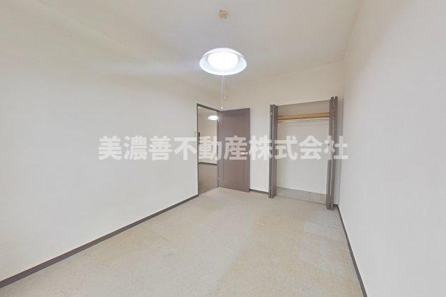 ６５２５３　テラスノバ穂積の洋室