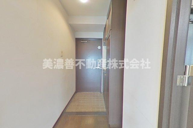 ６５２５３　テラスノバ穂積の玄関
