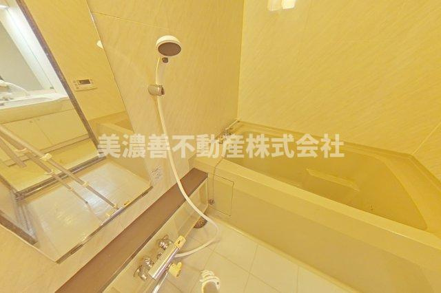 ６５２５３　テラスノバ穂積の浴室