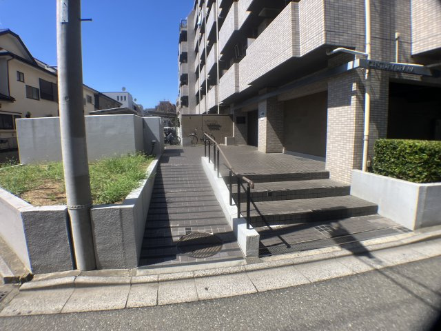 センチュリー浦和のエントランス