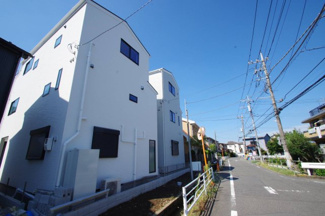 【前面道路含む現地写真】