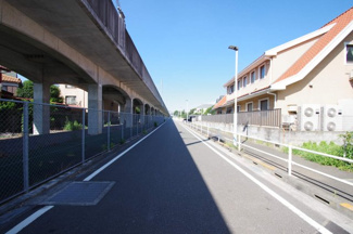 【前面道路含む現地写真】