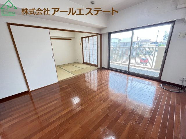 デュオプレステージフォンテーヌ宝殿　JR「宝殿駅」徒歩5分の居間・リビング