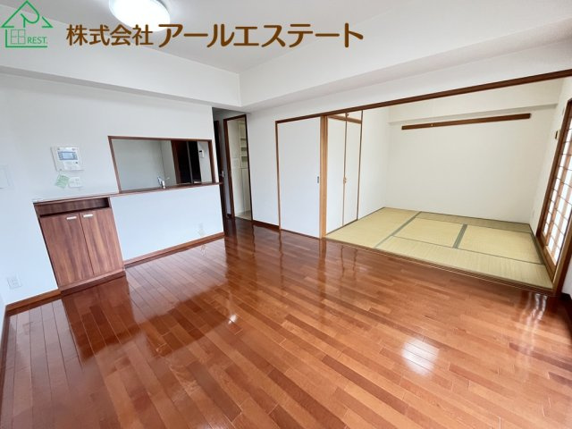 デュオプレステージフォンテーヌ宝殿　JR「宝殿駅」徒歩5分の居間・リビング