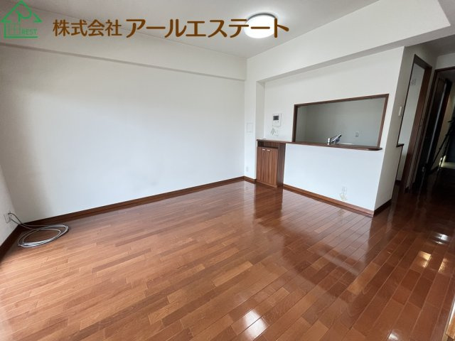 デュオプレステージフォンテーヌ宝殿　JR「宝殿駅」徒歩5分の居間・リビング