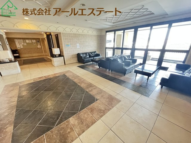 デュオプレステージフォンテーヌ宝殿　JR「宝殿駅」徒歩5分のエントランス