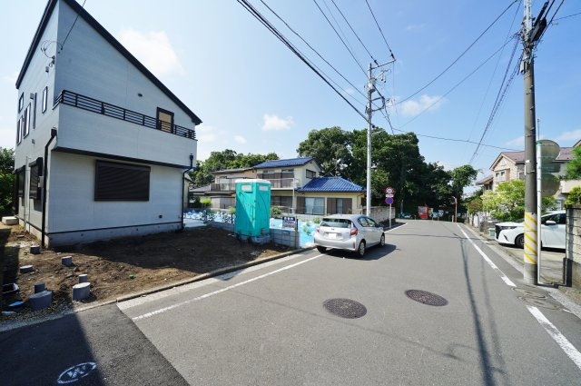 【横浜市保土ケ谷区川島町1199-10新築戸建て】★仲介手数料無料★（川島小学校・西谷中学校）の前面道路含む現地写真