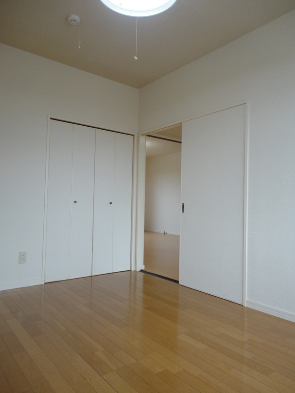 グランデール長園【キャッシュバック対象物件】の洋室|使い勝手のいい洋室です