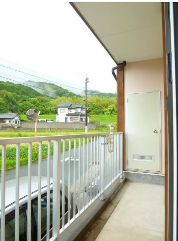 グランデール長園【キャッシュバック対象物件】のエントランス|バルコニーがあります