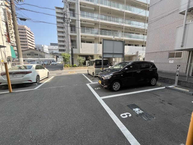 エムズコート小阪の駐車場