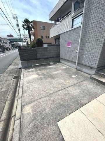 プランドール六番町の駐車場