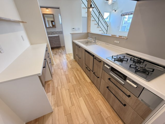 七重浜3丁目築浅中古住宅のキッチン