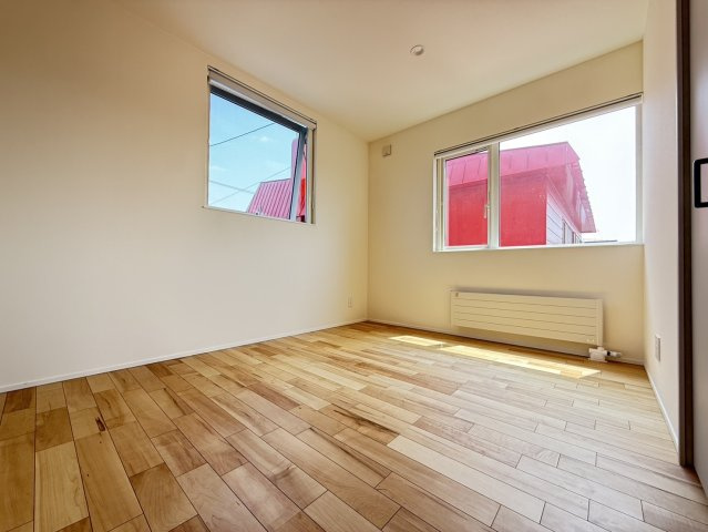 七重浜3丁目築浅中古住宅の洋室