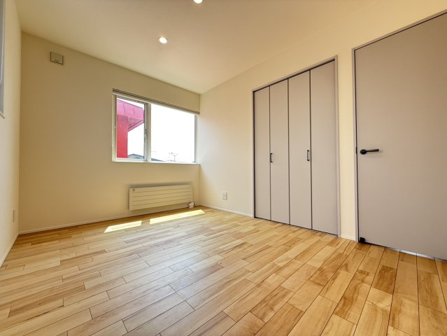 七重浜3丁目築浅中古住宅の洋室