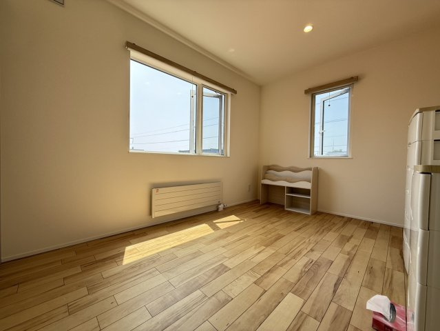 七重浜3丁目築浅中古住宅の洋室