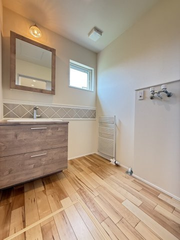 七重浜3丁目築浅中古住宅のランドリースペース