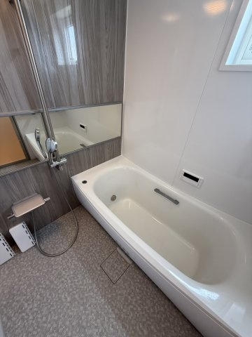 七重浜3丁目築浅中古住宅の浴室