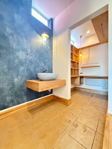 七重浜3丁目築浅中古住宅の玄関