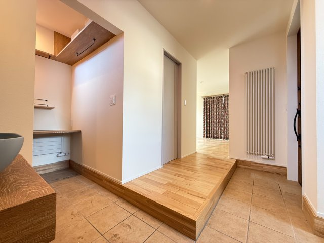 七重浜3丁目築浅中古住宅の玄関