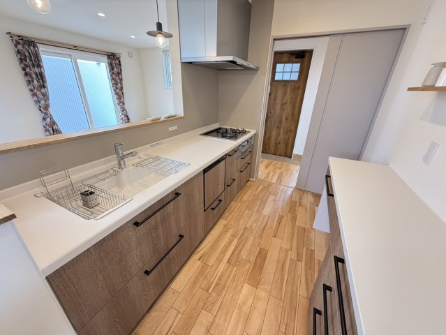 七重浜3丁目築浅中古住宅のキッチン