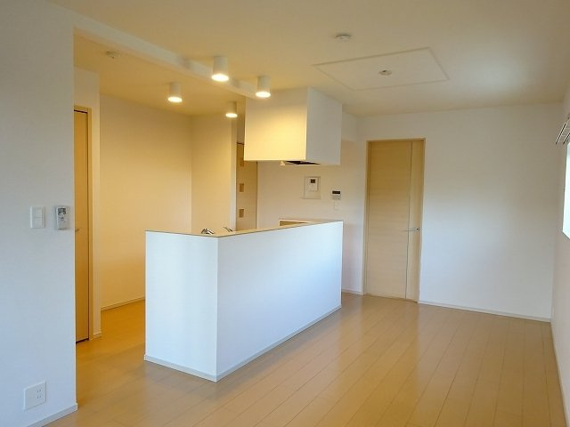 アヴェニューの居間・リビング|こちらの居間で趣味の時間をお楽しみください